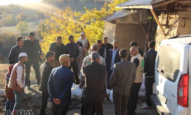 Elazığ Umut Kervanı’ndan yangında evi yanan ailelere yardım 