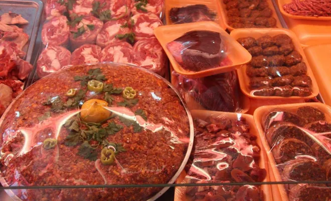 Domuz etini dana eti diye yedirmeye devam ediyorlar  