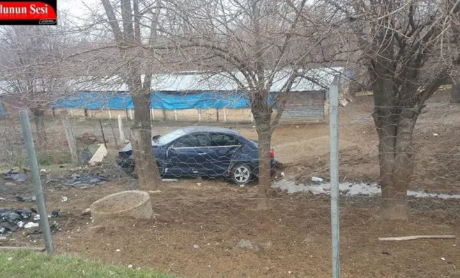 Elektrik Direğine Çarpan Otomobil Şarampole Yuvarlandı: 1 Yaralı