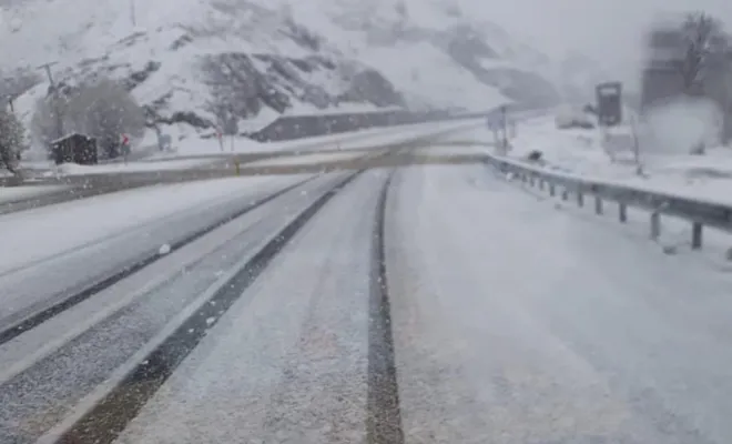 Elazığ'da nisan ayında şaşırtan kar yağışı 