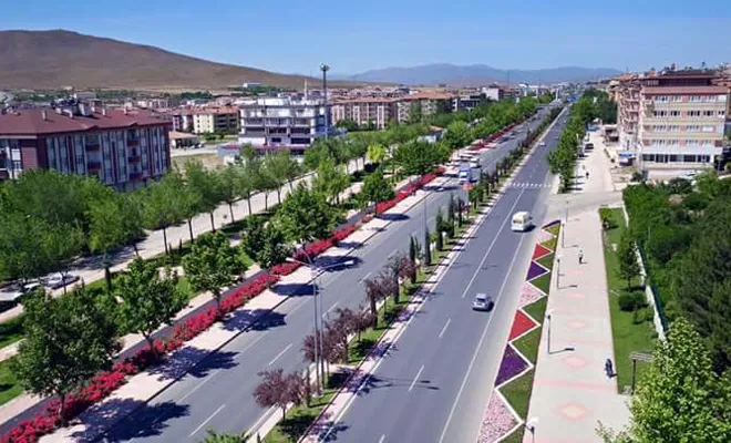 Elazığ`da Koronavirüs Nedeniyle Bazı Caddeler Trafiğe  Kapatıldı
