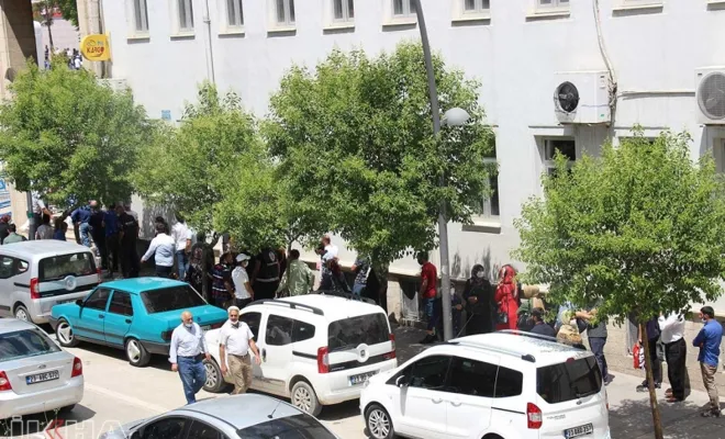 Elazığ'da sosyal mesafe kuralları posta kuyruklarında ihlal ediliyor