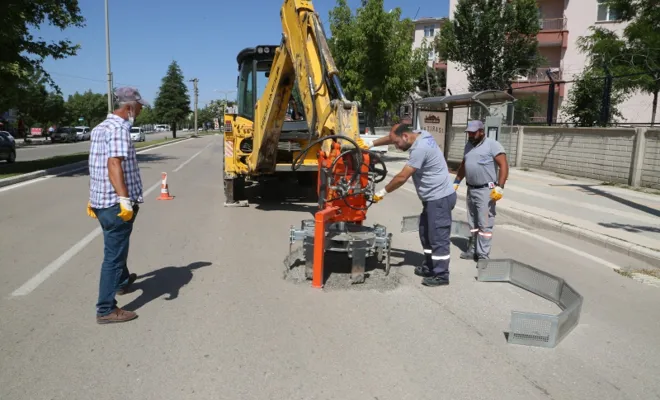 Rögar kapakları yol seviyesine çıkarılıyor