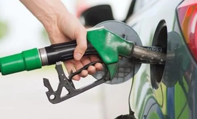 Benzin ve motorine zam geldi