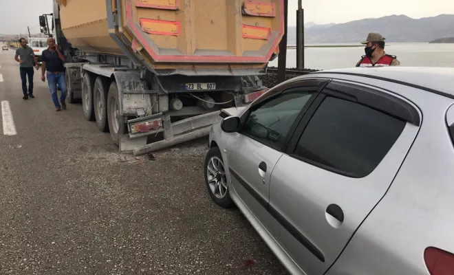 Elâzığ'da meydana gelen trafik kazasında biri ağır 4 kişi yaralandı 