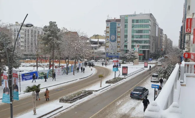 Elazığ’da kar yağışı devam ediyor