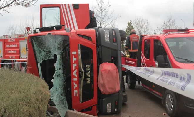 İtfaiye aracıyla otomobil çarpıştı: 7 yaralı