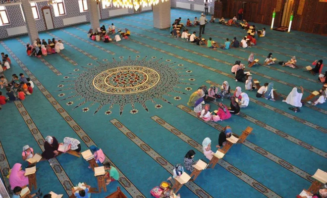 Yaz Kur'an kursları başlıyor; haydi çocuklar camiye!