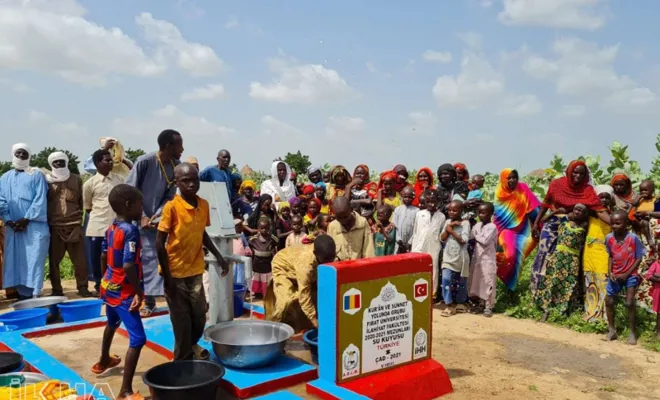 İlahiyat Fakültesi öğrencileri topladıkları para ile Afrika'da 2 su kuyusu açtırdı