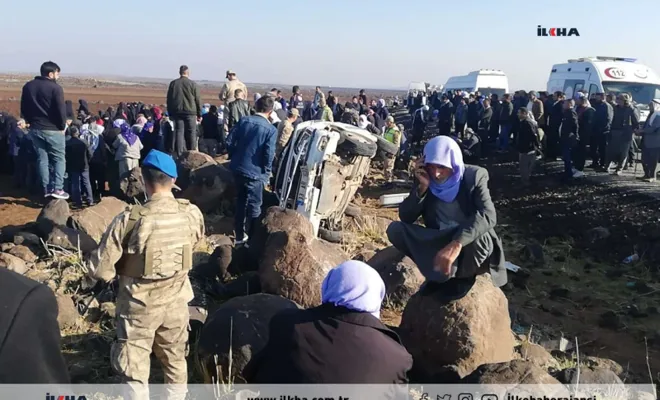 Diyarbakır'da otomobil devrildi: Bir ölü, biri bebek 5 yaralı 