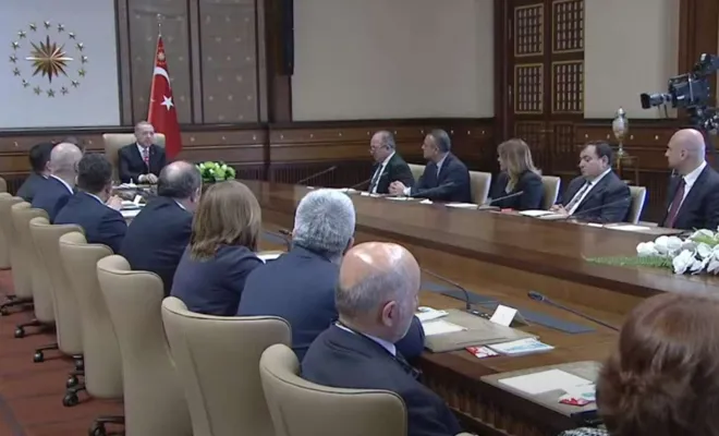 Kapalı mekanlarda maske zorunluluğu kaldırıldı 