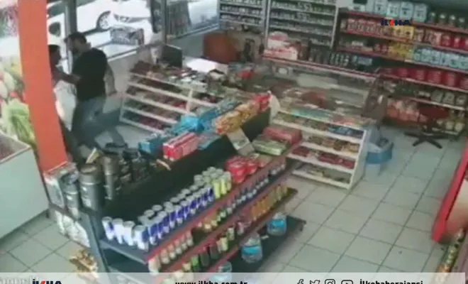 Elazığ’da bir market esnafının alışveriş yapan vatandaşlara saldırma anı kameralara yansıdı