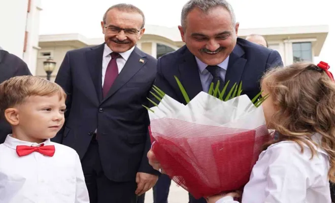 Bakan Özer: Kantinlerin kira artış oranını yüzde 25'le sabitleme kararı aldık