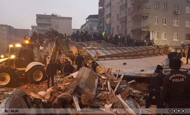 Diyarbakır'da 6 bina yıkıldı, 6 kişi hayatını kaybetti 