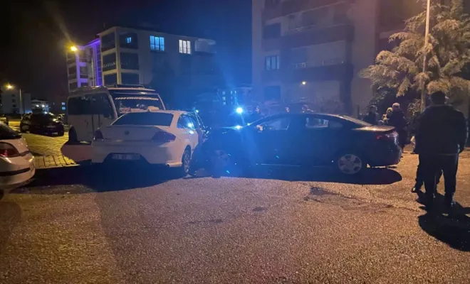 Elazığ'da 2 otomobil çarpıştı : 7 yaralı