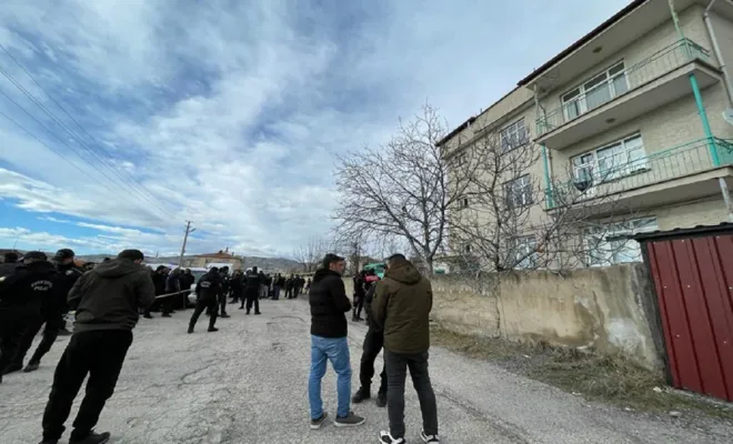 Elazığ`da öğretmen ailesinden 5 kişiyi öldürüp intihat etti