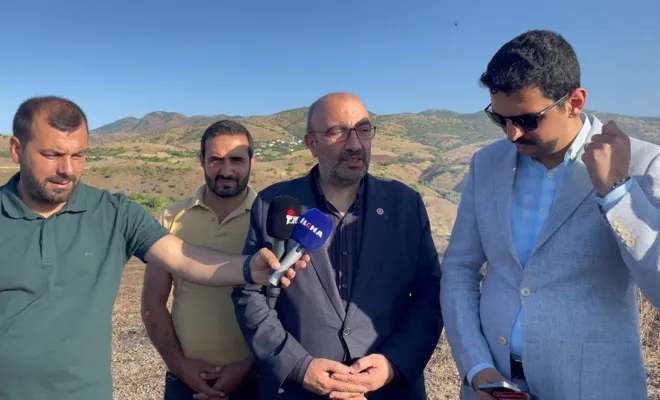 Çöplük yangını sonrası Milletvekili Açıkkapı ve Palu Kaymakamı mağdur çiftçileri ziyaret etti