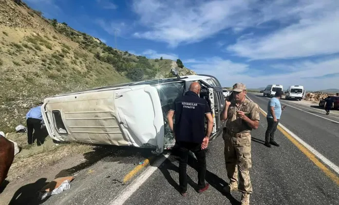 Elazığ'da Minibüs Devrildi: 3’ü Ağır 7 Yaralı