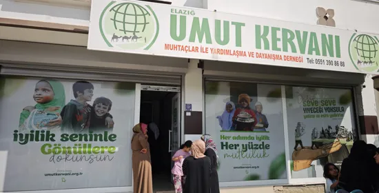 HÜDA PAR MİLLETVEKİLİ FARUK DİNÇ MISIR’DA FİLİSTİN YÜRÜYÜŞÜNDE BAŞINDAN YARALANDI