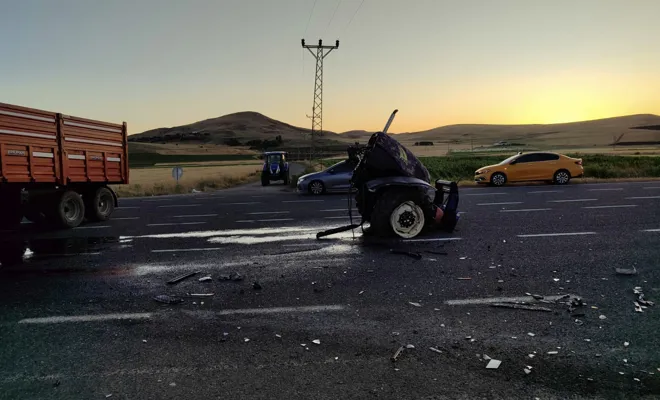 Kovancılar-Bingöl Karayolu'nda Kaza: Traktör İkiye Bölündü, 1 Yaralı